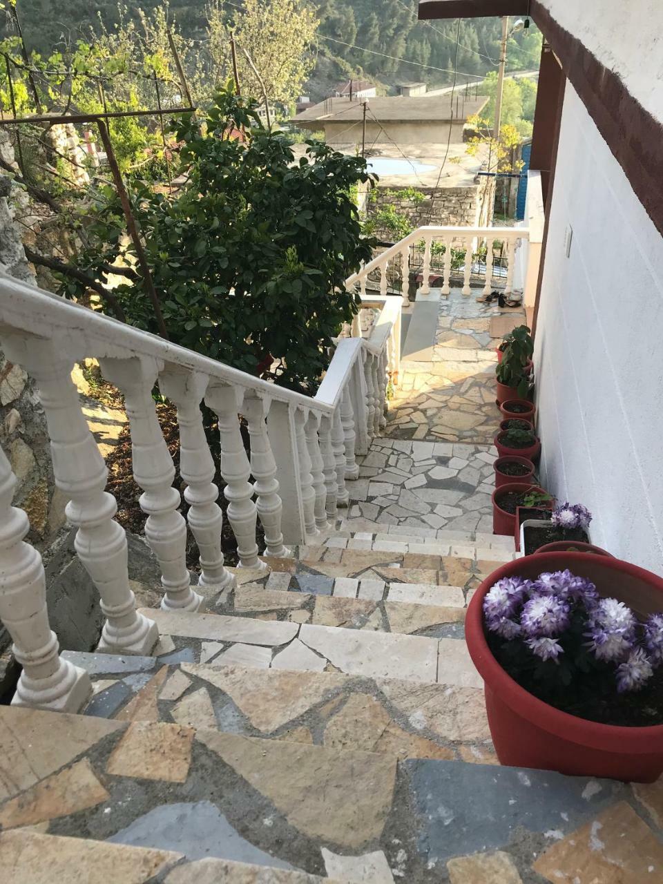 Guest House Himaj Berati Exterior foto